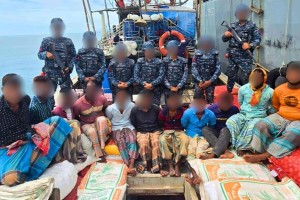 মিয়ানমারগামী পণ্যসহ ১১ পাচারকারী আটক