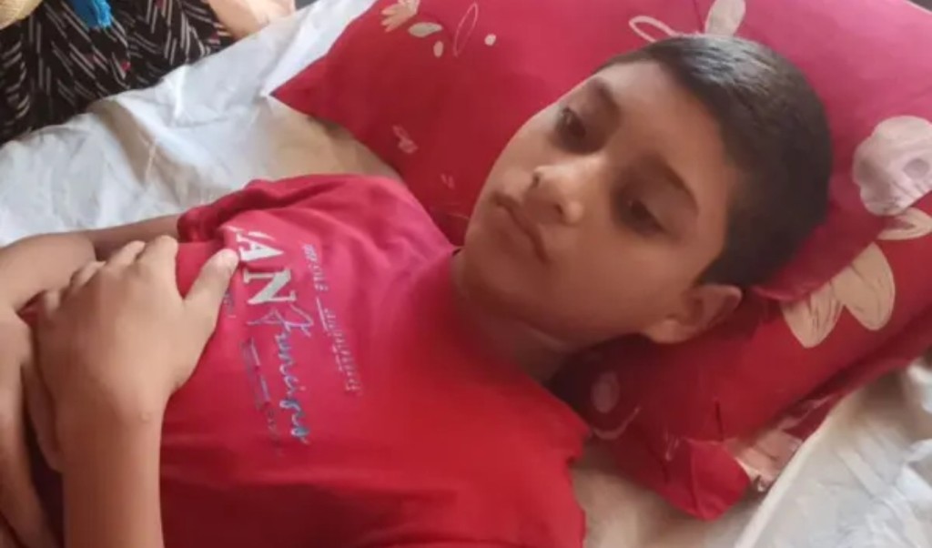 মুখে টুপি গুঁজে ছাত্রকে বেধড়ক মারধর মাদরাসা শিক্ষকের 3 মুখে টুপি গুঁজে মাদরাসা ছাত্রকে বেধড়ক মারধর শিক্ষক পলাতক 1758809581 মুখে টুপি গুঁজে ছাত্রকে বেধড়ক মারধর মাদরাসা শিক্ষকের