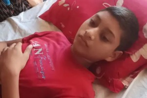 মুখে টুপি গুঁজে ছাত্রকে বেধড়ক মারধর মাদরাসা শিক্ষকের