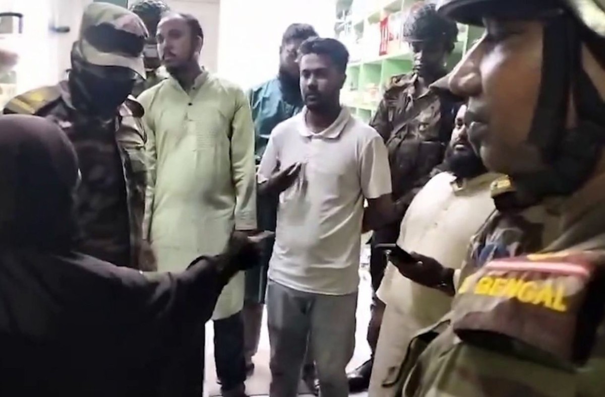 চাঁদাবাজির অভিযোগে সমন্বয়কসহ গ্রেপ্তার ৫