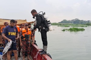 মেঘনায় বাল্কহেডের ধাক্কায় ট্রলারডুবি: নিখোঁজ ১