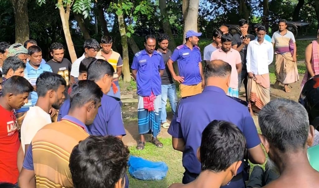 যশোরে চোর সন্দেহে বৃদ্ধকে কুপিয়ে হত্যা 1758788624 যশোরে চোর সন্দেহে বৃদ্ধকে কুপিয়ে হত্যা