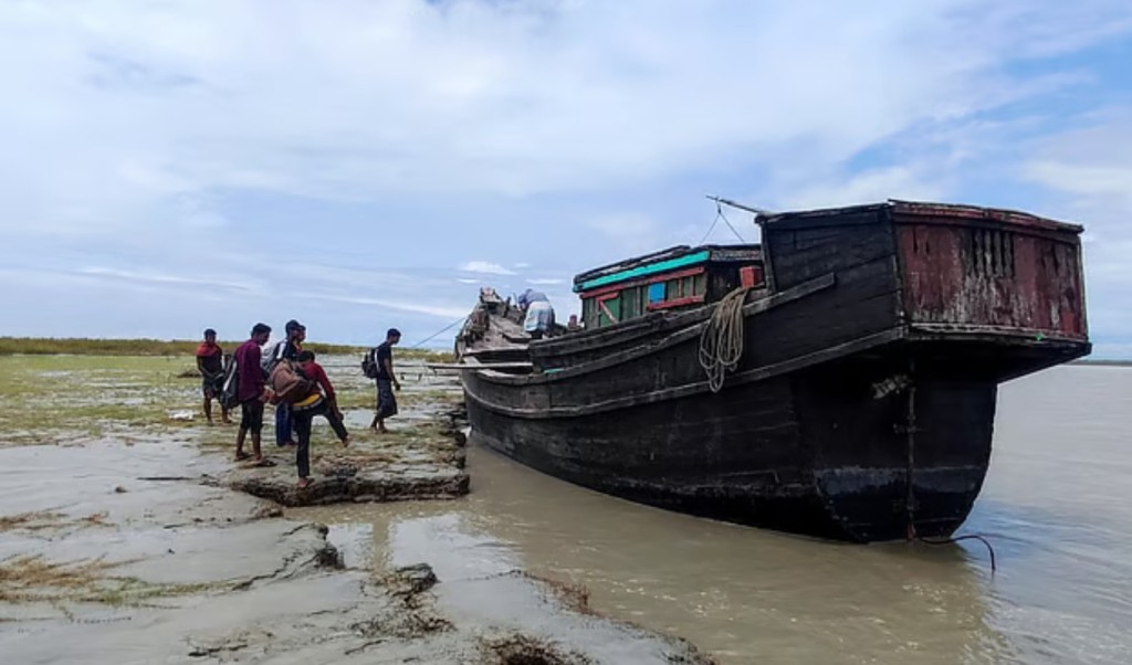 যাত্রীবাহী ট্রলারে বজ্রপাত, সাগরে পড়ে এক যুবক নিখোঁজ 3 যাত্রীবাহী ট্রলারে বজ্রপাত সাগরে পড়ে এক যুবক নিখোঁজ 1758372064 যাত্রীবাহী ট্রলারে বজ্রপাত, সাগরে পড়ে এক যুবক নিখোঁজ