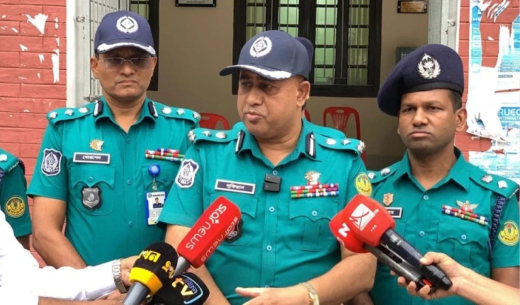 রাকসু নির্বাচনে থাকবে ২ হাজার পুলিশ: আরএমপি কমিশনার 4 রাকসু নির্বাচনে থাকবে ২ হাজার পুলিশ আরএমপি কমিশনার 1758033748 রাকসু নির্বাচনে থাকবে ২ হাজার পুলিশ: আরএমপি কমিশনার
