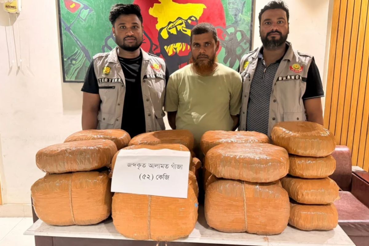 রাজধানীতে পৃথক অভিযানে বিপুল মাদকসহ গ্রেপ্তার ৭