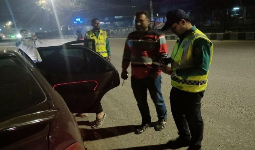 রাজধানীতে ভোর ৫টা থেকে সকাল সাড়ে ৮টা পর্যন্ত বিশেষ নজরদারি 1756873555 রাজধানীতে ভোর ৫টা থেকে সকাল সাড়ে ৮টা পর্যন্ত 'বিশেষ নজরদারি'