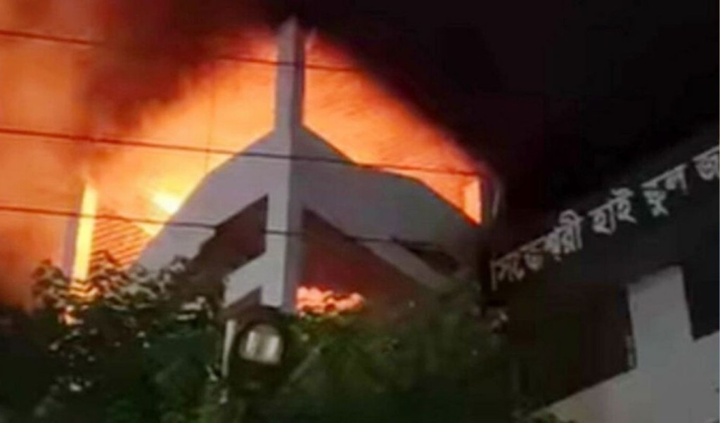 রাজধানীর মৌচাকে মসজিদে আগুন 3 রাজধানীর মৌচাকে মসজিদে আগুন 1756821843 রাজধানীর মৌচাকে মসজিদে আগুন