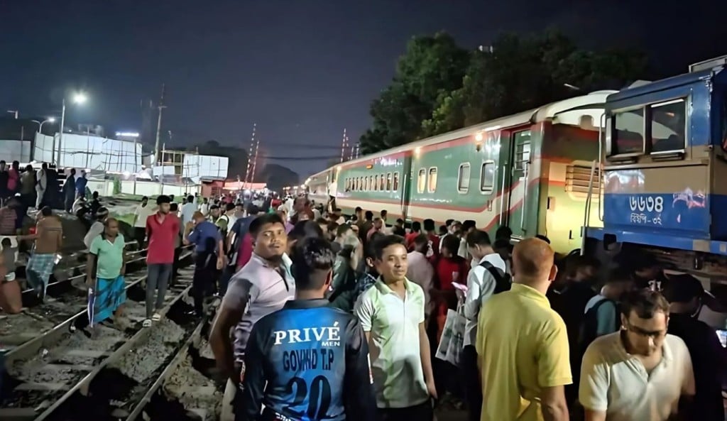 রাজধানীর সঙ্গে উত্তরবঙ্গের রেল যোগাযোগ বন্ধ 1759117075 রাজধানীর সঙ্গে উত্তরবঙ্গের রেল যোগাযোগ বন্ধ