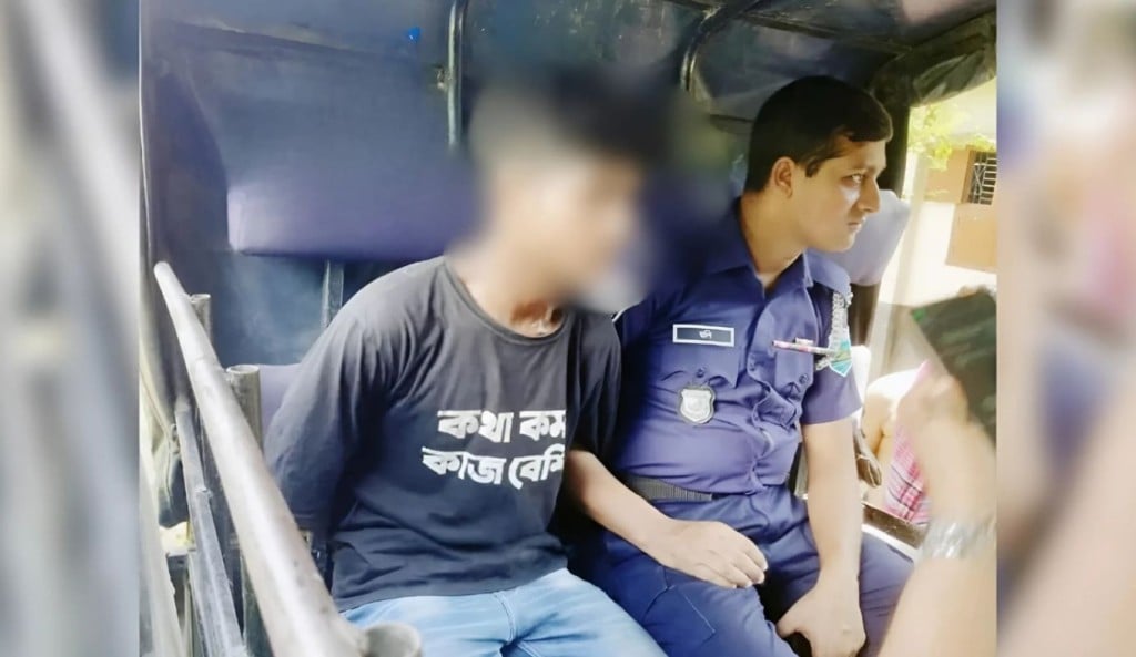 রাজশাহীতে বিদেশি অস্ত্র গুলিসহ কিশোর আটক 1756719113 রাজশাহীতে বিদেশি অস্ত্র-গুলিসহ কিশোর আটক