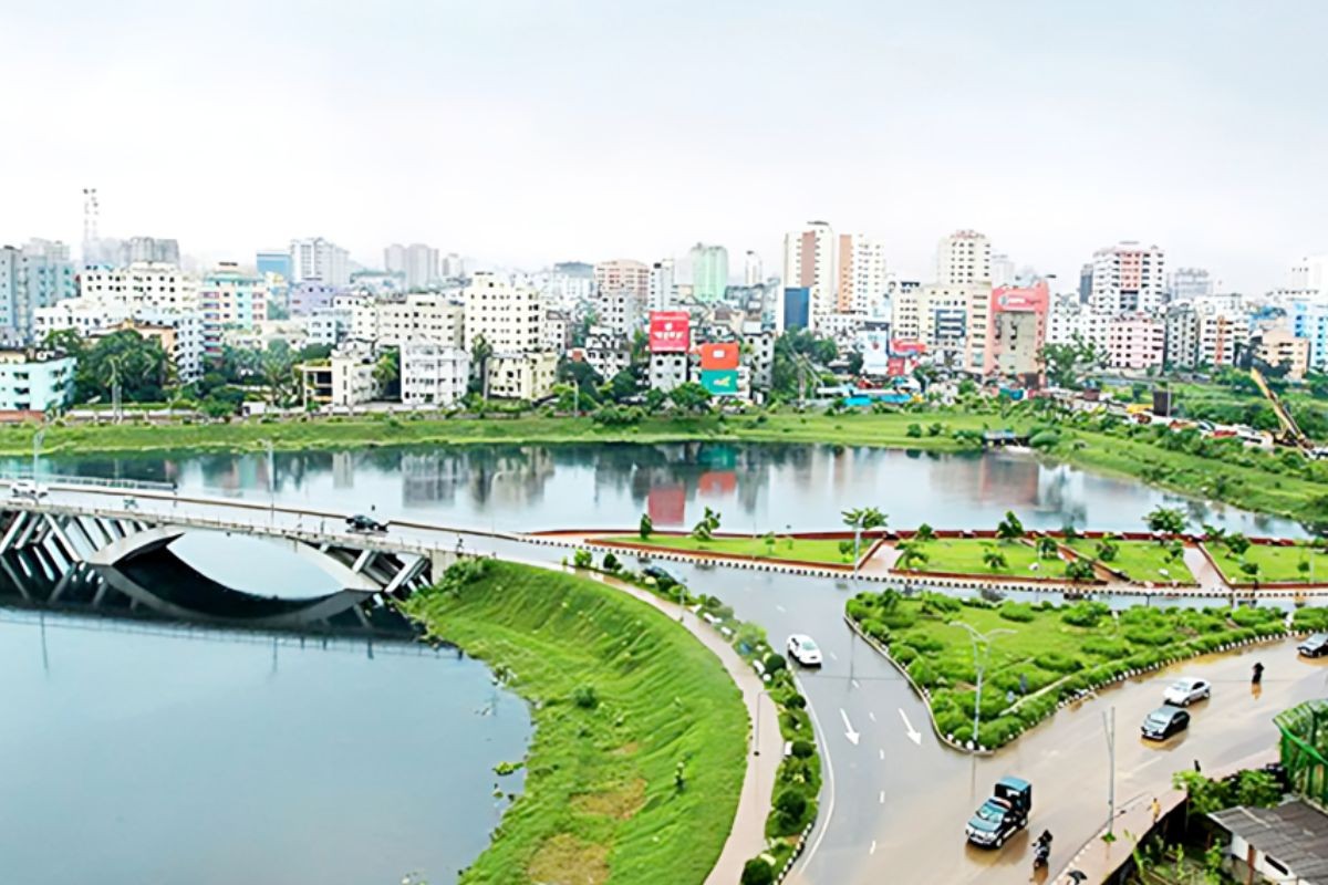 রাতভর বৃষ্টিতে ঢাকায় বায়ুর মান উন্নত