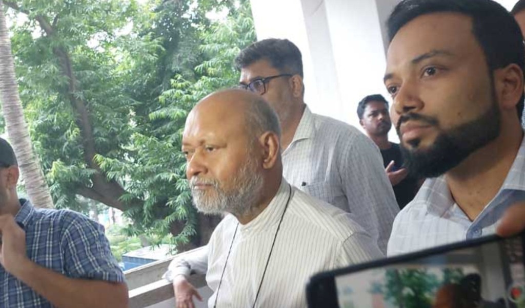 রিমান্ড শেষে কারাগারে বেরোবির সাবেক ভিসি কলিমুল্লাহ 4 রিমান্ড শেষে কারাগারে বেরোবির সাবেক ভিসি কলিমুল্লাহ 1756989657 রিমান্ড শেষে কারাগারে বেরোবির সাবেক ভিসি কলিমুল্লাহ