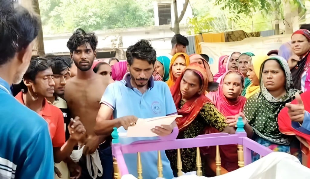 লাশ আটকে সুদের টাকা আদায় করলো নারী ভিডিও ভাইরাল 1758518823 লাশ আটকে সুদের টাকা আদায় করলো নারী, ভিডিও ভাইরাল