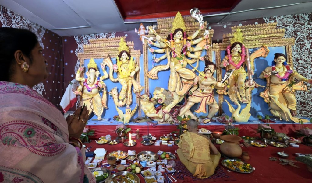 শারদীয় দুর্গোৎসবের তৃতীয় দিনে আজ কুমারীপূজা 4 শারদীয় দুর্গোৎসবের তৃতীয় দিনে আজ মহাষ্টমী ও কুমারীপূজা 1759200933 শারদীয় দুর্গোৎসবের তৃতীয় দিনে আজ কুমারীপূজা