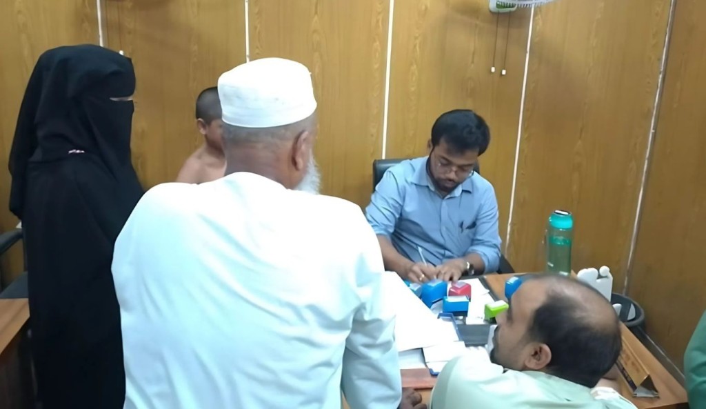 শিক্ষার্থীকে পিটিয়ে জখমের ঘটনায় দুই মাদ্রাসা শিক্ষক বরখাস্ত 1758268599 শিক্ষার্থীকে পিটিয়ে জখমের ঘটনায় দুই মাদ্রাসা শিক্ষক বরখাস্ত