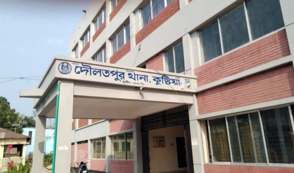 শিশুর গলায় অস্ত্র ঠেকিয়ে গৃহবধূকে পালাক্রমে ধর্ষণ 1758696065 শিশুর গলায় অস্ত্র ঠেকিয়ে গৃহবধূকে পালাক্রমে ধর্ষণ