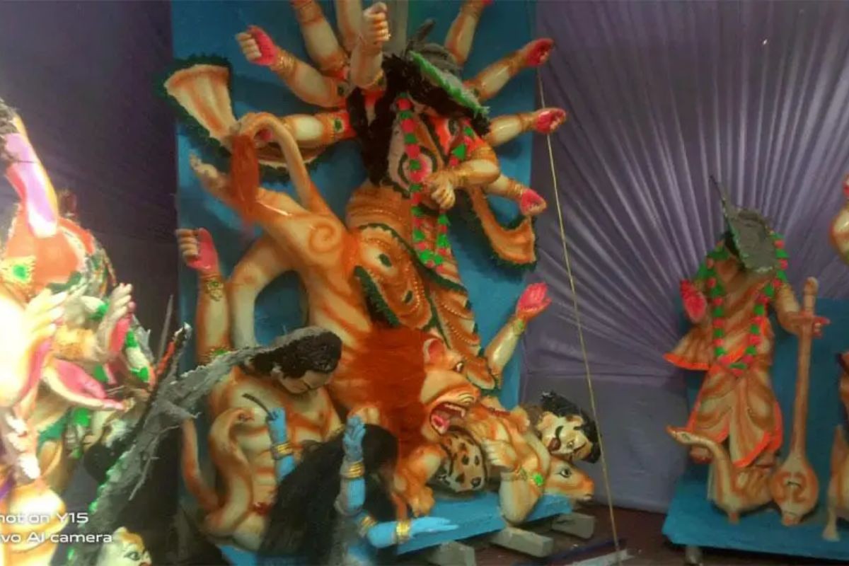 শুভ মহালয়ার দিনে সরিষাবাড়ীতে দুর্গা প্রতিমা ভাঙচুর, আটক ১