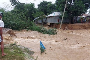 শেরপুরে মহারশি নদীর বাঁধ ভেঙে প্লাবিত নিম্নাঞ্চল