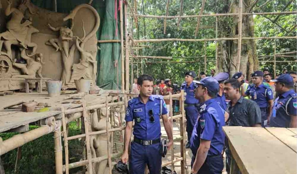 শৈলকুপায় প্রতিমা ভাঙচুর, মানসিক প্রতিবন্ধী আটক 4 শৈলকুপায় প্রতিমা ভাঙচুর মানসিক প্রতিবন্ধী আটক 1758619931 শৈলকুপায় প্রতিমা ভাঙচুর, মানসিক প্রতিবন্ধী আটক