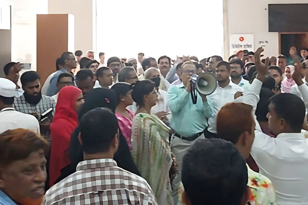 আবারও বিভিন্ন দাবিতে সচিবালয়ে বিক্ষোভ