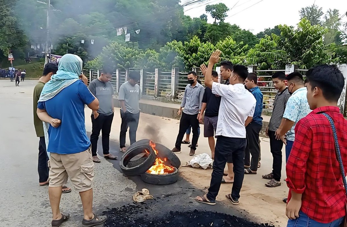 সড়ক অবরোধে সাজেকে আটকা হাজারো পর্যটক