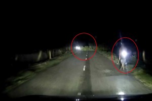 সড়কে পড়ে ছিল গাছ, রামদা হাতে এগিয়ে এলো ডাকাতেরা!