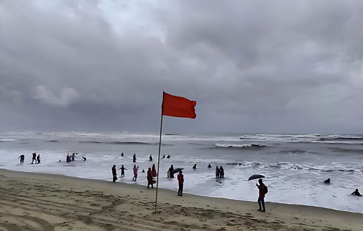 বঙ্গোপসাগরে নিম্নচাপ, চার বন্দরে ৩ নম্বর  সতর্কসংকেত