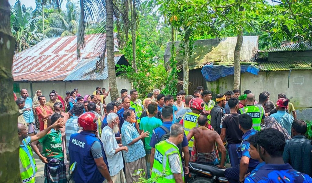 সমিতির টাকা নিয়ে সংঘর্ষ, আহত ৬ 3 সমিতির টাকা নিয়ে সংঘর্ষ আহত ৬ 1758381456 সমিতির টাকা নিয়ে সংঘর্ষ, আহত ৬