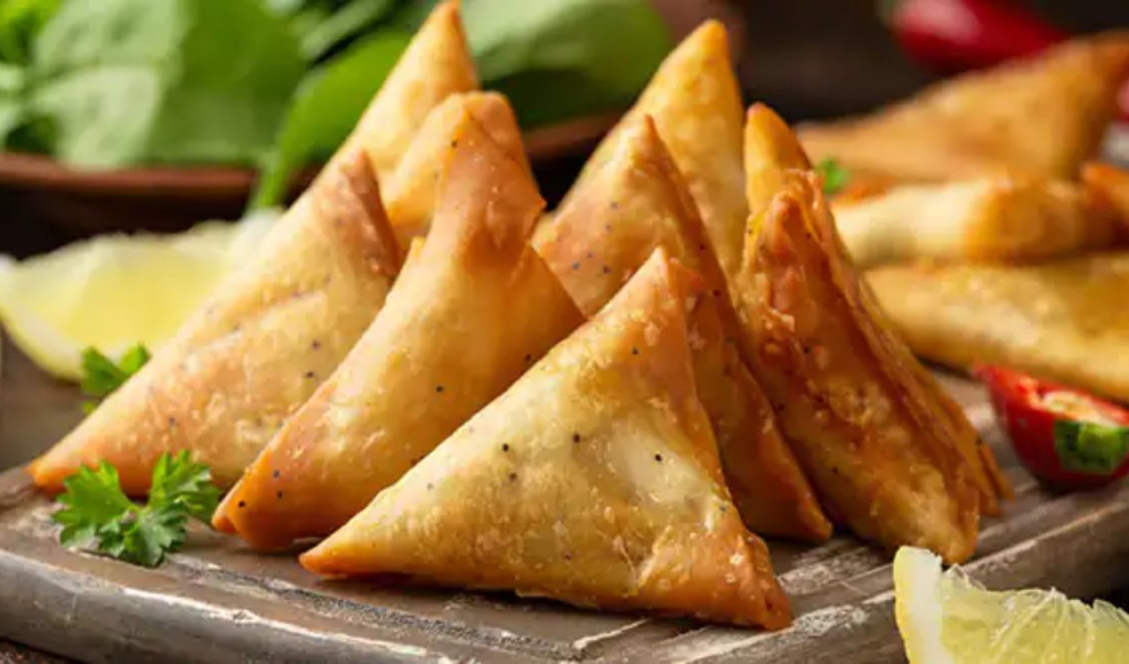 সমুচা না আনায় তুমুল ঝগড়া, স্বামীকে পিটিয়ে হাসপাতালে পাঠালেন স্ত্রী 2 সমুচা না আনায় তুমুল ঝগড়া স্বামীকে পিটিয়ে হাসপাতালে পাঠালেন স্ত্রী 1756987934 সমুচা না আনায় তুমুল ঝগড়া, স্বামীকে পিটিয়ে হাসপাতালে পাঠালেন স্ত্রী