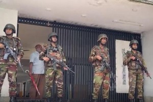 সাবেক সংসদ সদস্য হাজী সেলিমের ভবন ঘিরে রেখেছে যৌথবাহিনী