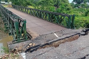 সীমান্তে সেতু ধস, থমকে গেল আমদানি-রপ্তানি ও যাতায়াত!