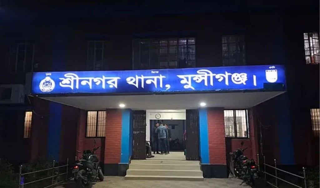 স্কুলছাত্রীকে ধর্ষণের অভিযোগে শরবত বিক্রেতাকে গণপিটুনি 3 স্কুলছাত্রীকে ধর্ষণের অভিযোগে শরবত বিক্রেতাকে গণপিটুনি 1758899548 স্কুলছাত্রীকে ধর্ষণের অভিযোগে শরবত বিক্রেতাকে গণপিটুনি