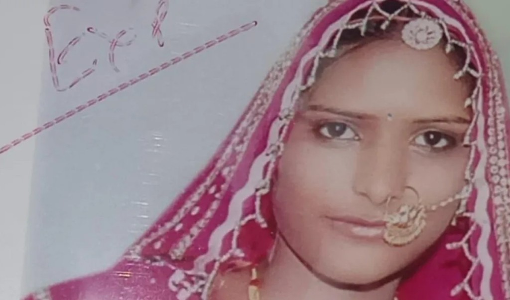 স্ত্রীর গায়ের রং কালো বলে ‘জীবন্ত পুড়িয়ে হত্যার’ মামলায় স্বামীর মৃত্যুদণ্ড 4 স্ত্রীর গায়ের রং কালো বলে ‘জীবন্ত পুড়িয়ে হত্যার মামলায় স্বামীর মৃত্যুদণ্ড 1756900213 স্ত্রীর গায়ের রং কালো বলে ‘জীবন্ত পুড়িয়ে হত্যার’ মামলায় স্বামীর মৃত্যুদণ্ড