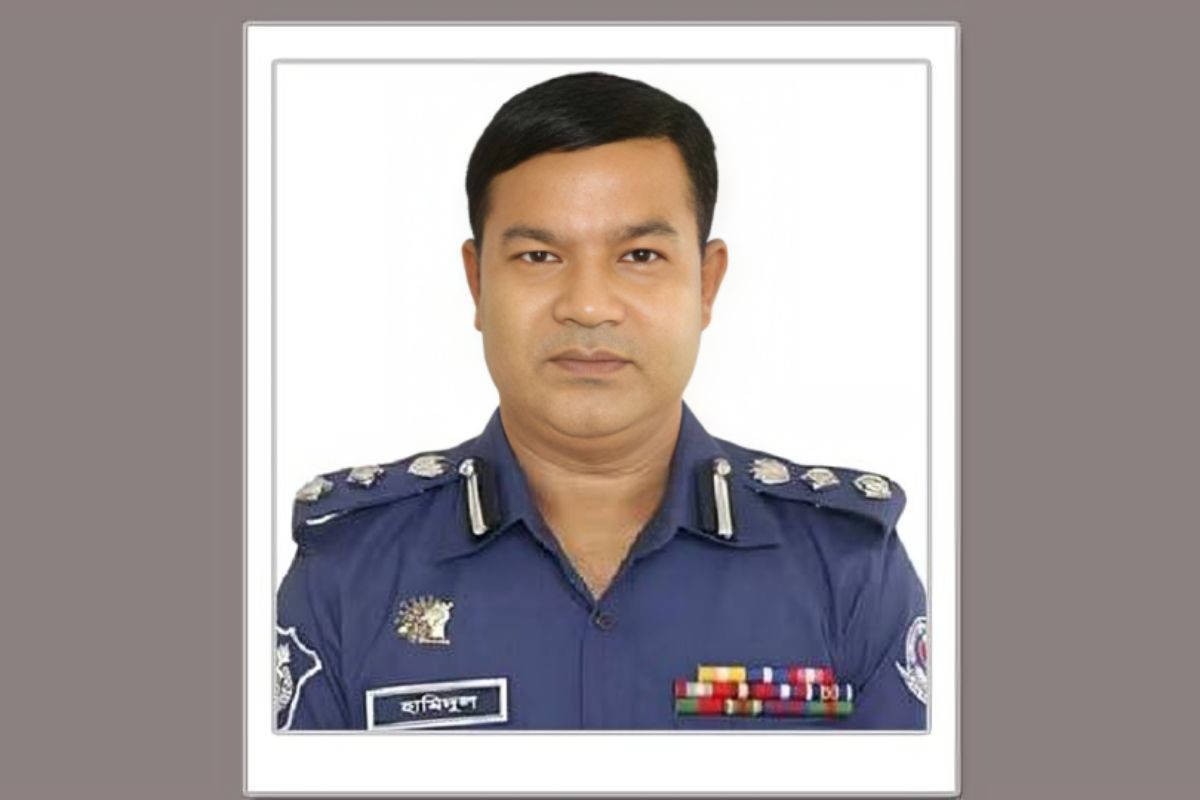 স্ত্রীর নির্বাচনী প্রচারণায় গিয়ে বাধ্যতামূলক অবসরে অতিরিক্ত ডিআইজি