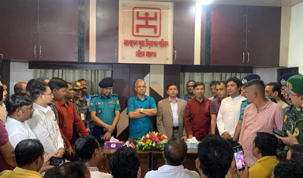 স্বরাষ্ট্র উপদেষ্টা 1758780780 আমরা শুনতে চাই না যে পূজার সময় মদ বা গাজা বিক্রি হচ্ছে: স্বরাষ্ট্র উপদেষ্টা