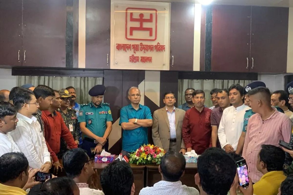 আমরা শুনতে চাই না যে পূজার সময় মদ বা গাজা বিক্রি হচ্ছে: স্বরাষ্ট্র উপদেষ্টা