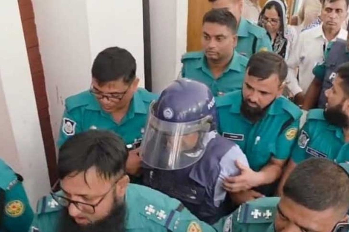 স্বামীকে কাঠগড়ায় দেখে কাঁদলেন নাঈমুর রহমান দুর্জয়ের স্ত্রী