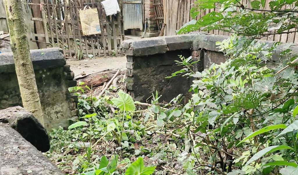 হঠাৎ কবরস্থানে বিস্ফোরিত হলো ককটেল! অতঃপর... 4 হঠাৎ কবরস্থানে বিস্ফোরিত হলো ককটেল অতঃপর 1759052515 হঠাৎ কবরস্থানে বিস্ফোরিত হলো ককটেল! অতঃপর...