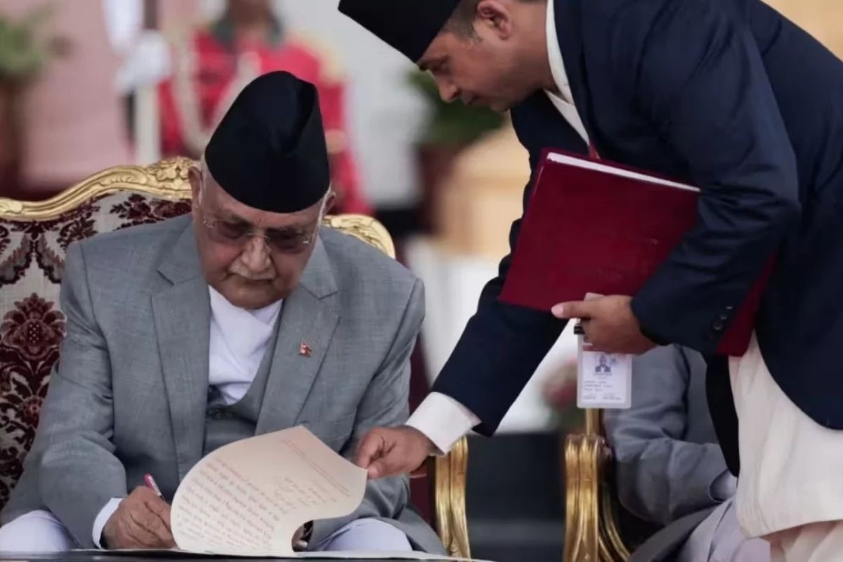 হদিস মিলছে না নেপালের প্রধানমন্ত্রীর