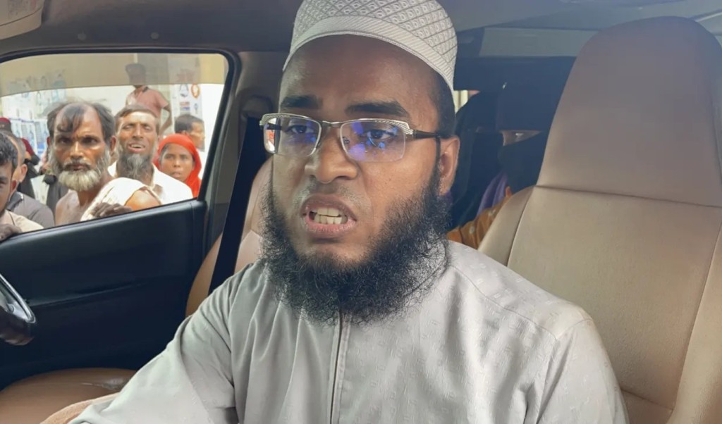 ১০ টাকায় ইলিশ দেওয়ার ঘোষণা, পালিয়ে গেলেন এমপি প্রার্থী 3 ১০ টাকায় ইলিশ দেওয়ার ঘোষণা জনতার ভিড়ে পালিয়ে গেলেন এমপি প্রার্থী 1758106787 ১০ টাকায় ইলিশ দেওয়ার ঘোষণা, পালিয়ে গেলেন এমপি প্রার্থী