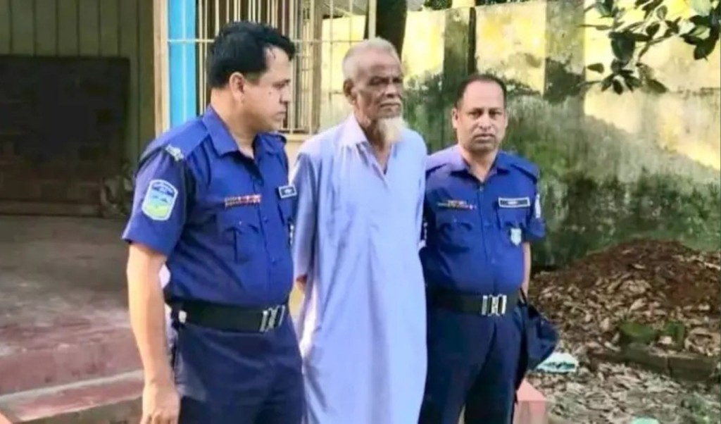 ১০৫ বছর বয়সী বৃদ্ধাকে উত্যক্তের অভিযোগে ৮০ বছরের বৃদ্ধ আটক 3 ১০৫ বছর বয়সী বৃদ্ধাকে উত্যক্তের অভিযোগে ৮০ বছরের বৃদ্ধ আটক 1757764314 ১০৫ বছর বয়সী বৃদ্ধাকে উত্যক্তের অভিযোগে ৮০ বছরের বৃদ্ধ আটক