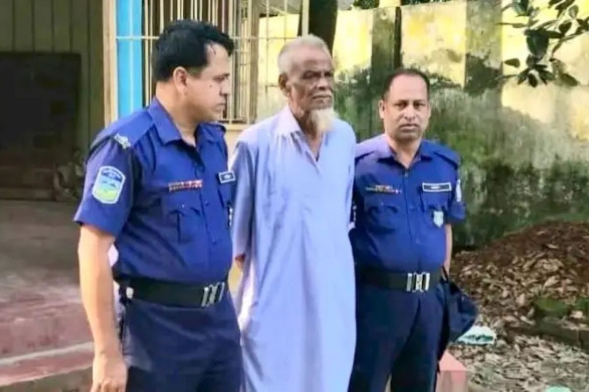 ১০৫ বছর বয়সী বৃদ্ধাকে উত্যক্তের অভিযোগে ৮০ বছরের বৃদ্ধ আটক