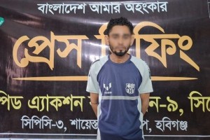 ১৫৩ বোতল এ’স্কাফ সিরাপ, ১০ কেজি গাঁ’জাসহ যুবক আটক