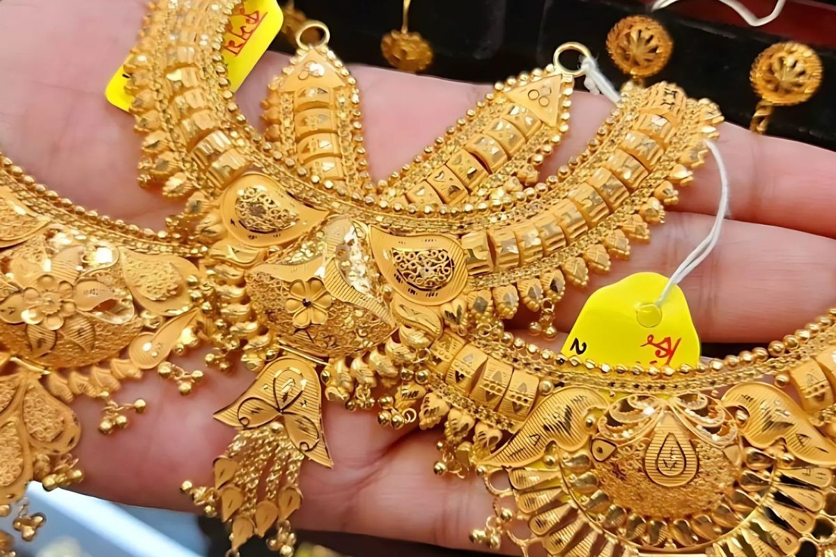 আবারও দেশের বাজারে বেড়েছে স্বর্ণের দাম
