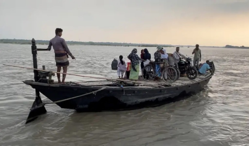 ‘অবৈধ বাংলাদেশি’ বলে ভারতীয়দেরই হেনস্থা, বিপাকে পশ্চিমবঙ্গের বহু মানুষ 3 ‘অবৈধ বাংলাদেশি বলে ভারতীয়দেরই হেনস্থা বিপাকে পশ্চিমবঙ্গের বহু মানুষ 1757759546 ‘অবৈধ বাংলাদেশি’ বলে ভারতীয়দেরই হেনস্থা, বিপাকে পশ্চিমবঙ্গের বহু মানুষ
