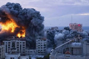 ‘ইসরায়েলি যুদ্ধবিমানগুলো ১০-১৫ মিনিট অন্তর গাজা সিটিতে বোমা ফেলছে’