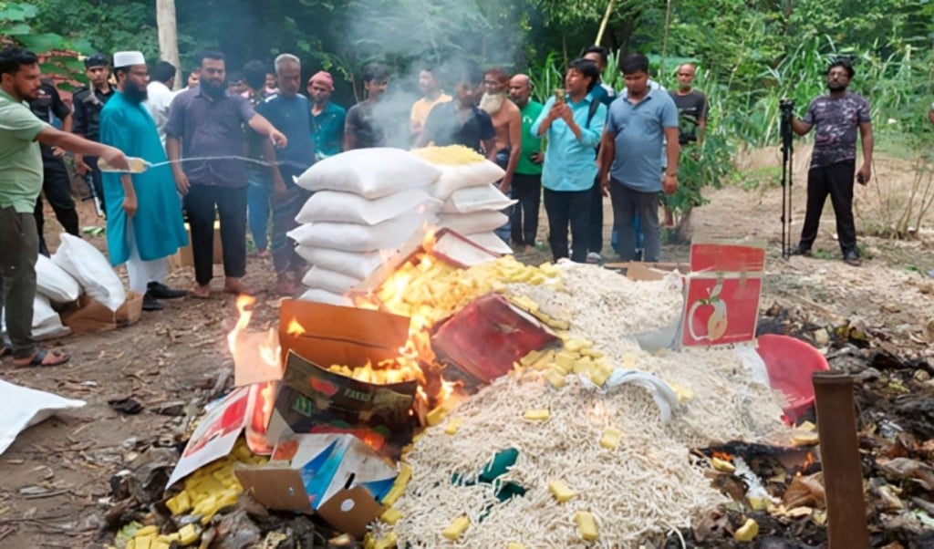 ‘দেশি বিদেশি ব্র্যান্ডের সাবান তৈরি হচ্ছিল গ্রামের কারখানায় 1758265307 ‘দেশি-বিদেশি ব্র্যান্ডের সাবান’ তৈরি হচ্ছিল গ্রামের কারখানায়