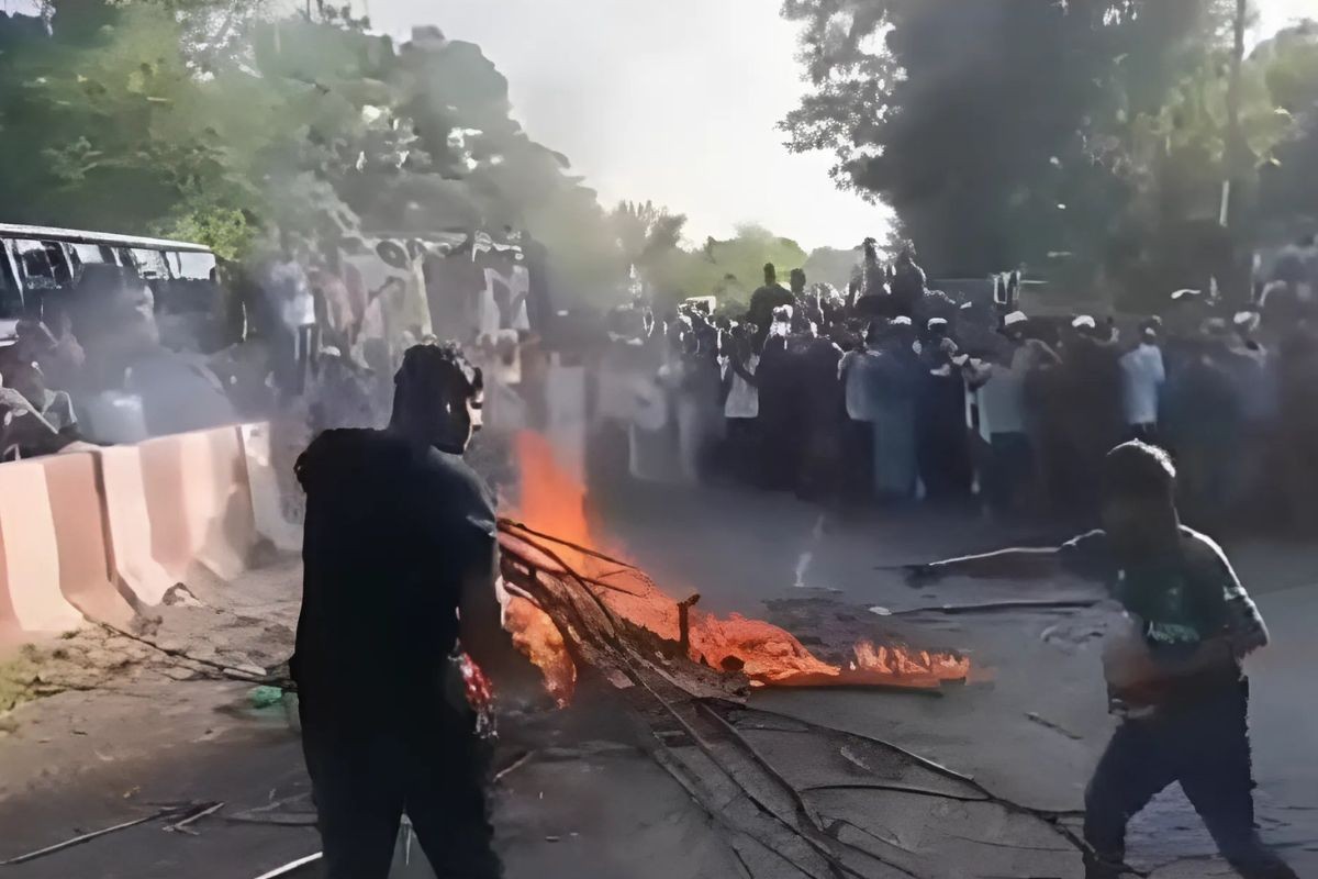 নুরাল পাগলার লাশে খড়ি দেওয়া যুবক গ্রেপ্তার