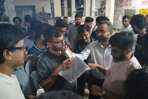 দাবি মেনে নেওয়ায় ৩১ ঘণ্টা পর অনশন ভাঙলেন জবির শিক্ষার্থীরা