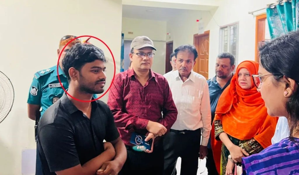 হাসপাতালে সিজার করে হাতেনাতে ধরা ‘অষ্টম শ্রেণি পাস’ যুবক 4 ‘‘সিজার করতে গিয়ে যুবক আটক 1756979757 হাসপাতালে সিজার করে হাতেনাতে ধরা ‘অষ্টম শ্রেণি পাস’ যুবক