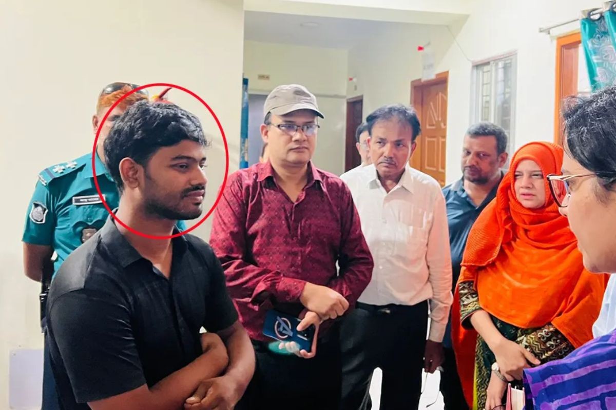 হাসপাতালে সিজার করে হাতেনাতে ধরা ‘অষ্টম শ্রেণি পাস’ যুবক